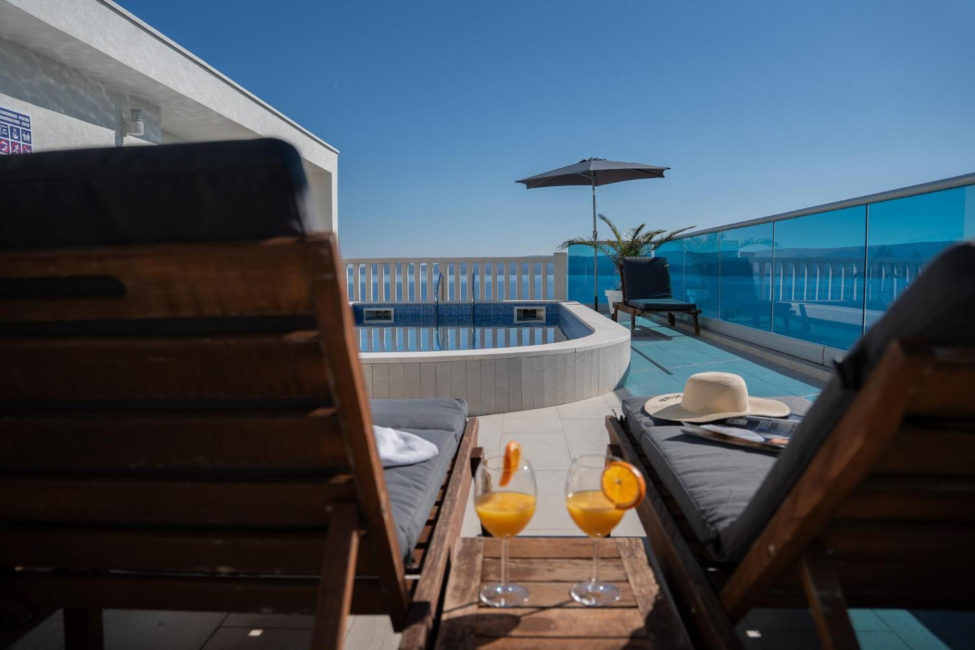 Sunny Hill Apartments With Rooftop Pool 塞莱纳 外观 照片